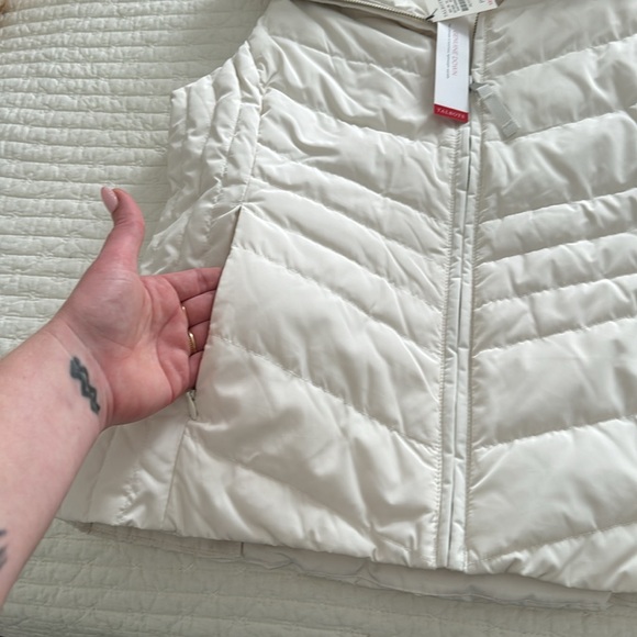 Nwt Talbots lightweight genuine down vest - Picture 5 of 7